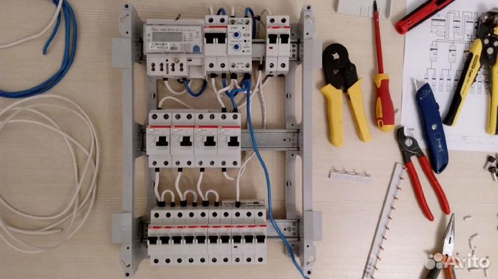 Электрик / Услуги электрика Пермь