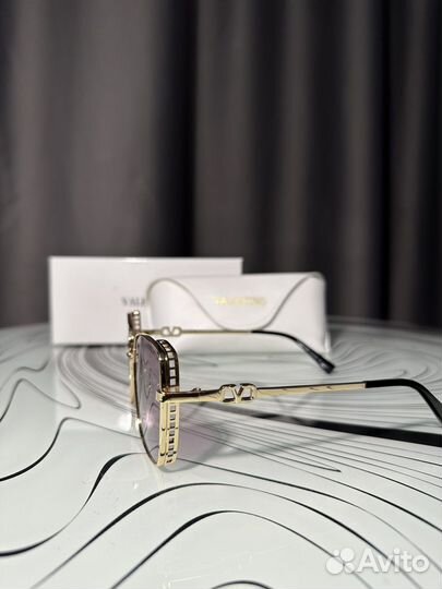 Солнцезащитные очки valentino