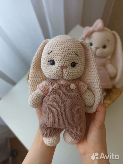Вязанные игрушки зайка
