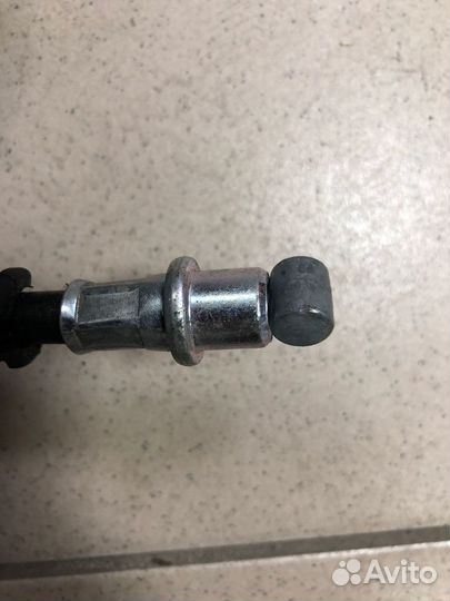 Трос стояночного тормоза левый 59760-25000