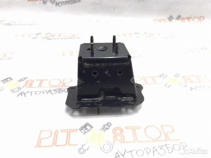 Кронштейн усилителя переденго бампера левый Nissa