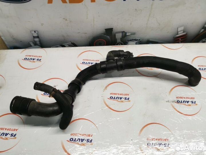 Патрубок системы охлаждения Volvo V60 2.0 дизель