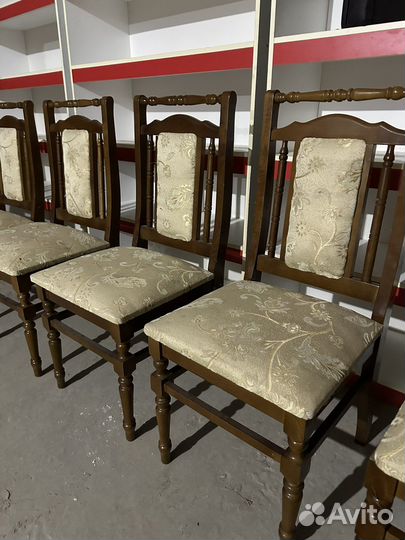 Стол и стулья