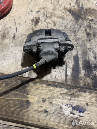 Суппорт передний левый LADA Granta