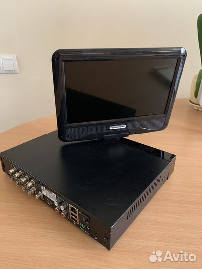 Видеорегистратор с поворотным цветным дисплеем