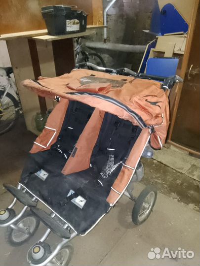 Коляска для двойняшек