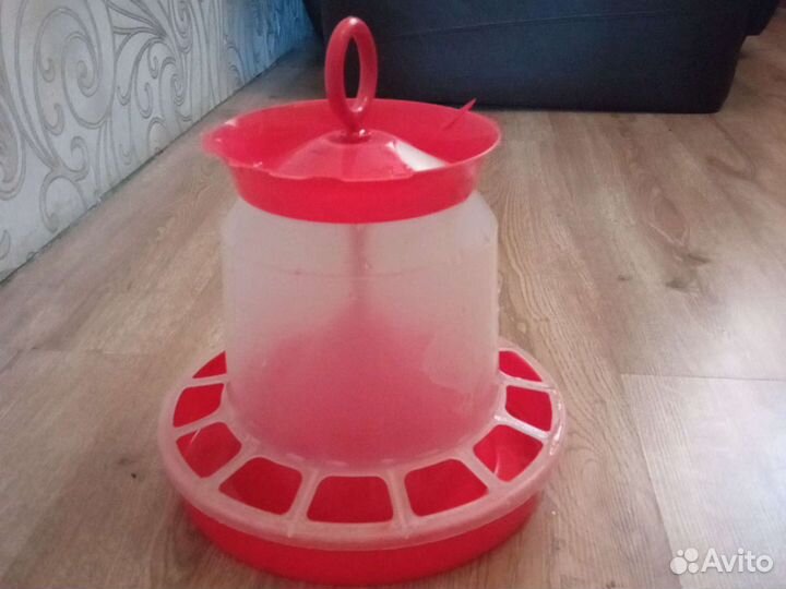 Кормушка и поилка для куриц