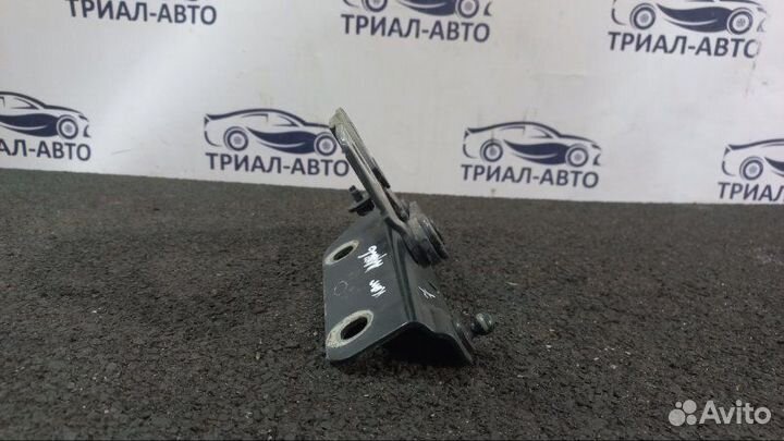 Петля капота правая Land Rover Freelander 2 2.2L