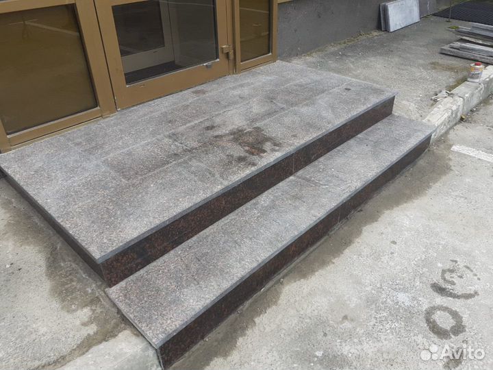 Ступени, крыльцо из гранита