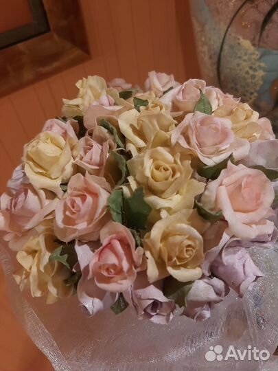 Интерьерные композиции из цветов и кукол