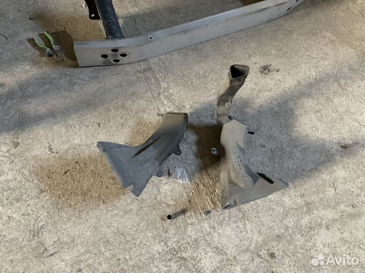 Воздухозаборник нижний Toyota Crown athlete GRS 18