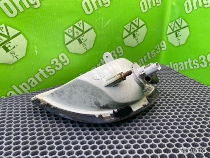 Поворотник правый Hyundai H-1 A1 D4CB 2.5 crdi