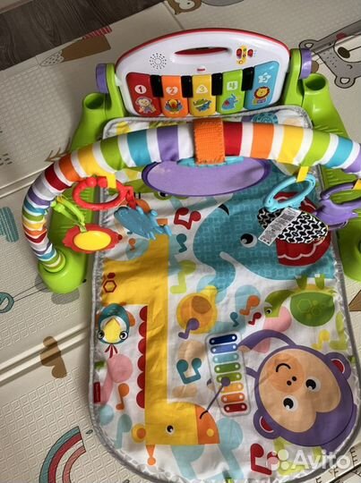 Развивающий коврик fisher price с пианино delux