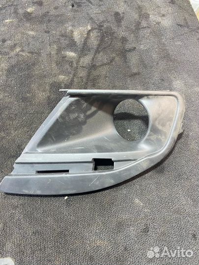 Рамка противотуманной фары правой ваз Granta 2011