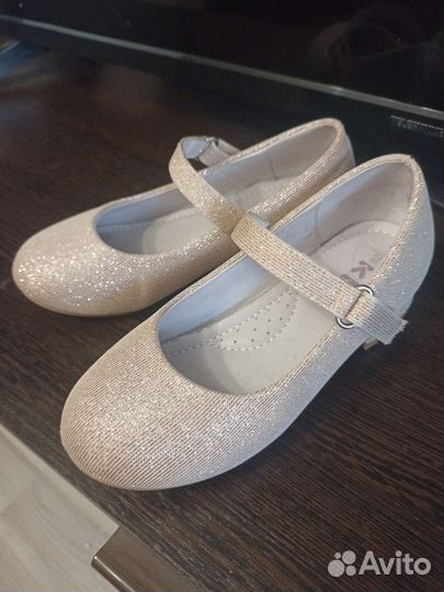 Туфли для девочки праздничные