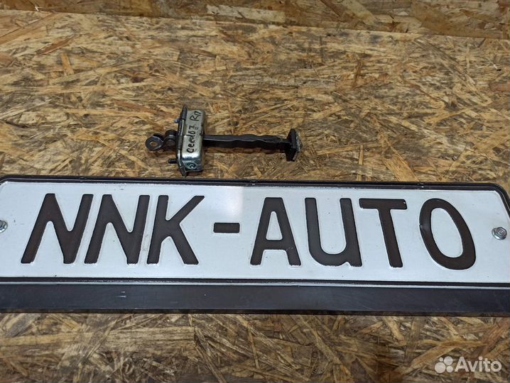 Ограничитель двери Kia Ceed