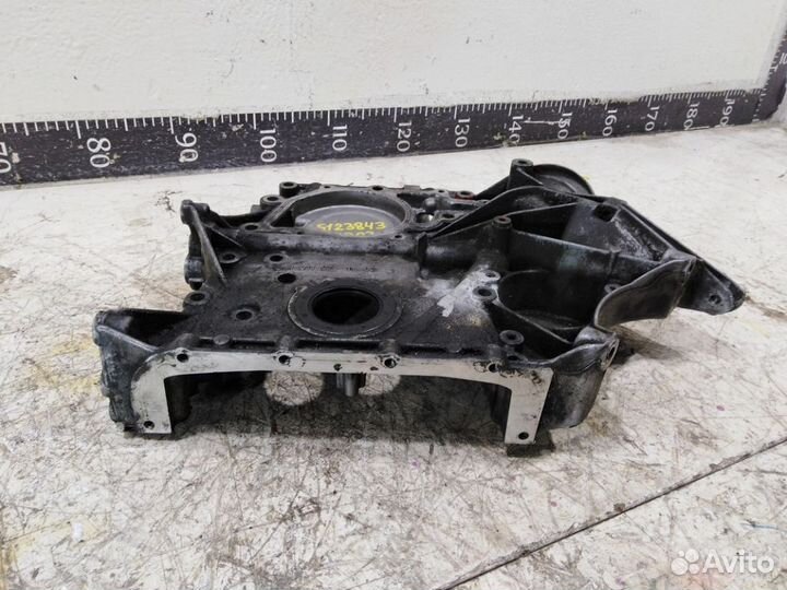 Крышка двигателя передняя