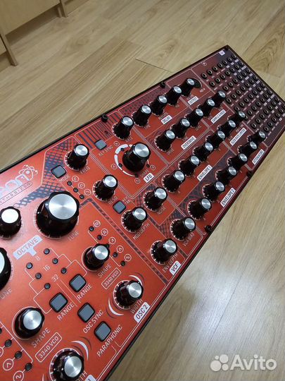 Behringer Neutron аналоговый синтезатор