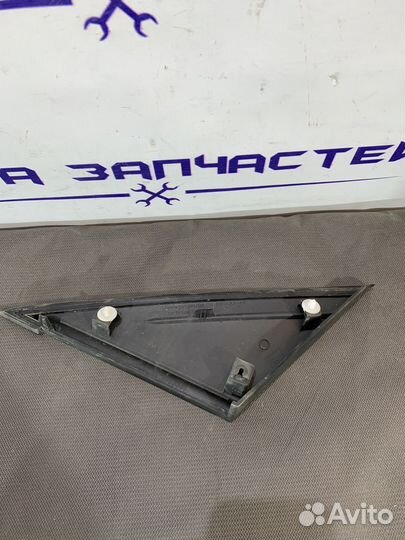 Накладка крыла (уголок зеркала) переднего правого