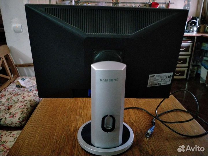 Монитор Samsung 205BW