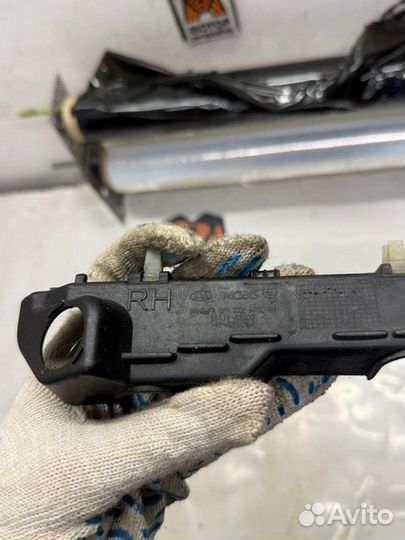 Кронштейн бампера передний правый Fiat Doblo 2008