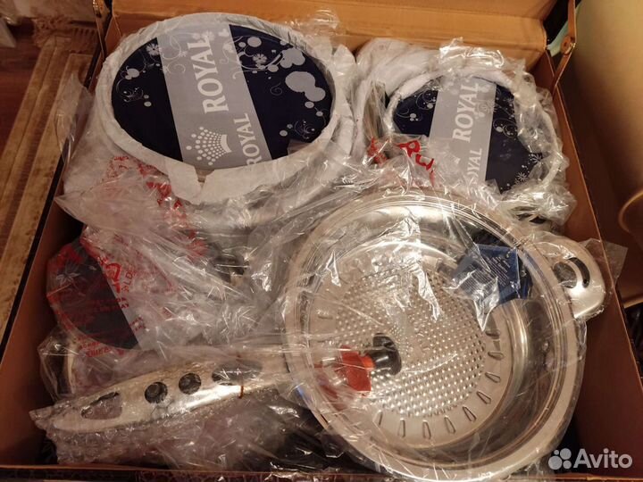 Набор посуды в подарочном чемодане