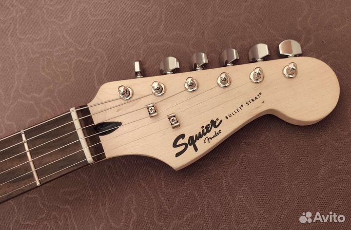 Электрогитара Fender Squier + аксессуары