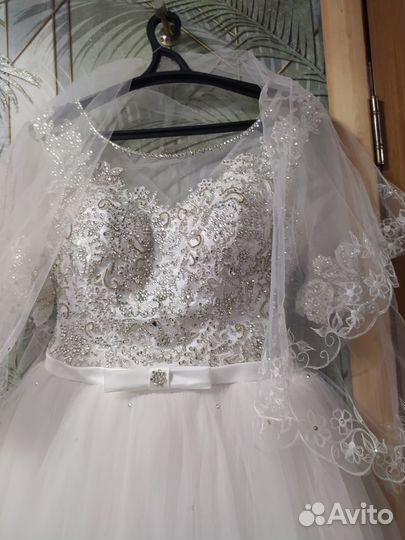 Свадебное платье 48 50 бу