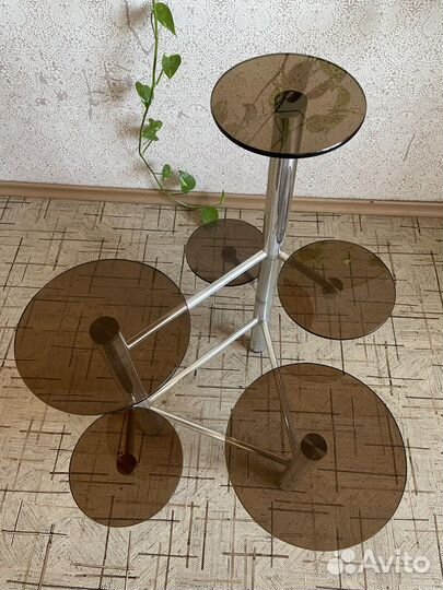 Напольная подставка для цветов