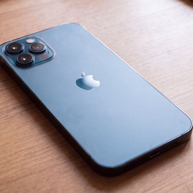 iPhone 12 Pro  128 ГБ  SIM + eSIM в Москве