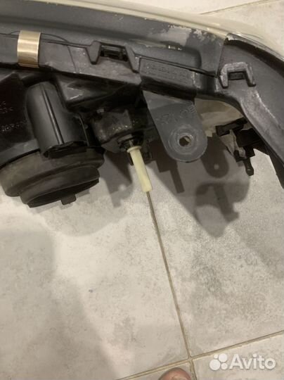 Фара правая subaru forester sg 5 левый руль