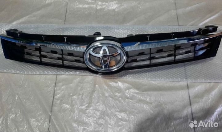 Решетка радиатора передняя Toyota Camry V55