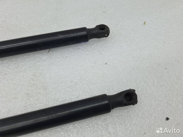 Амортизатор крышки багажника Ford Kuga CBV 2011