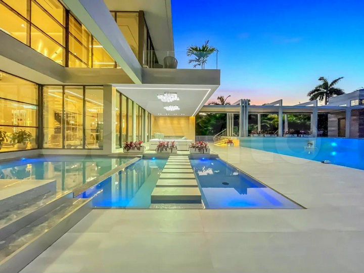 Дом 680 м² на участке 9 сот.