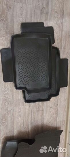 Автомобильные коврики резиновые
