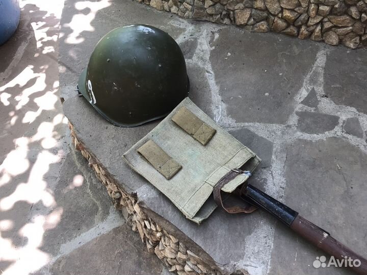 Каска и саперка СССР