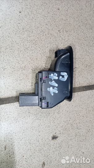 Кнопка стеклоподъемника Volkswagen Polo.Оригин.б/у