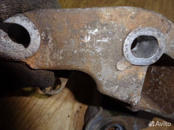 Кронштейн двигателя левый Audi A6 C6,4F 2004-20