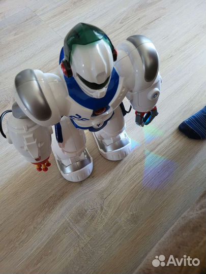 Игрушка робот с пультом