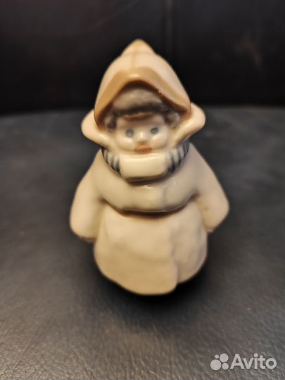 Фарфоровая статуэтка-Зима,ссср,лфз,идеальная,9см