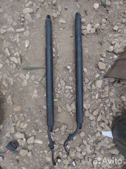 Амортизаторы крышки багажника Kia Sorento Prime