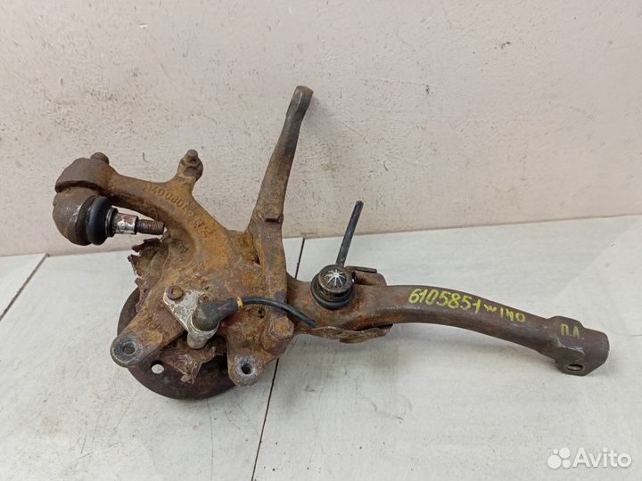 Кулак передний левый