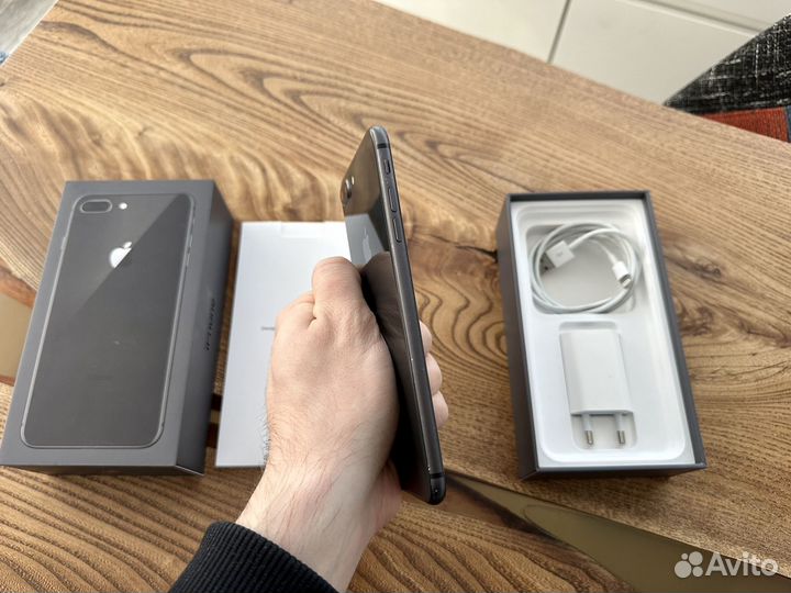 iPhone 8 Plus, 64 ГБ