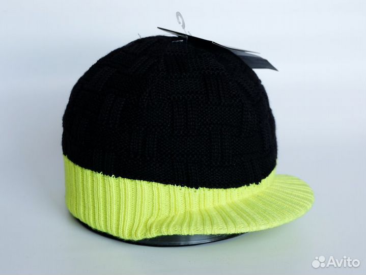 Шапка с козырьком 