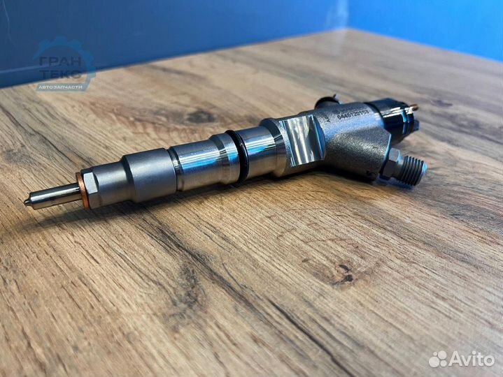 Форсунка дизельная 445120153
