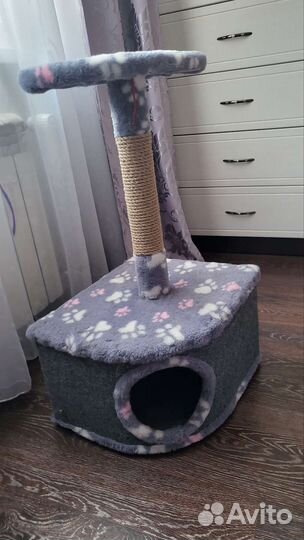 Кошачий домик с когтеточкой