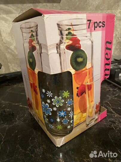 Графин со стаканами в коробке