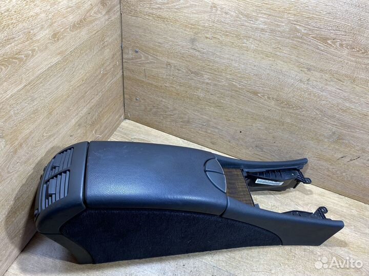 Подлокотник штатный Mercedes E W211