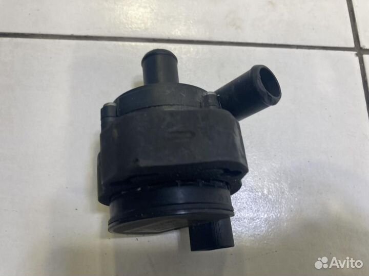 Насос водяной дополнительный Mercedes-Benz S-Class