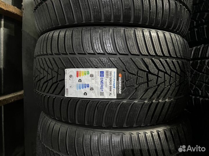 Hankook Winter I'Cept Evo 3 W330 275/35 R19 и 285/30 R20 102V
